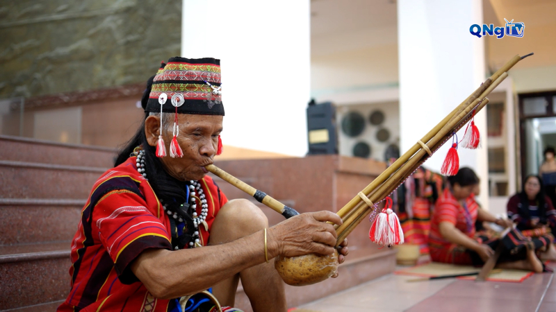 Di sản trong d&ograve;ng chảy đời sống 
