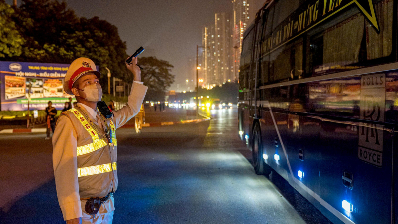 CSGT tăng cường kiểm tra xe kh&aacute;ch tr&ecirc;n cao tốc từ 21h đến 5h s&aacute;ng