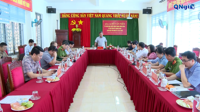 B&iacute; thư Tỉnh ủy l&agrave;m việc tại x&atilde; Sa Thầy