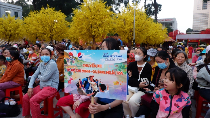 Tặng hơn 4.200 v&eacute; xe &ocirc; t&ocirc; cho sinh vi&ecirc;n, thanh ni&ecirc;n c&ocirc;ng nh&acirc;n, người lao động về qu&ecirc; dịp Tết 2026