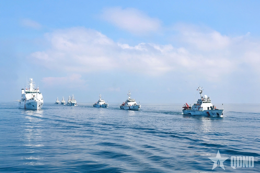 Các tàu thuộc lực lượng Cảnh sát biển Việt Nam tăng cường tuần tra, kiểm tra, kiểm soát trên các vùng biển. 