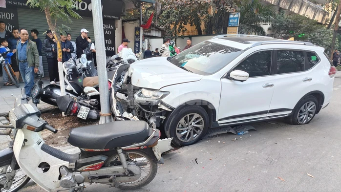 Hiện trường một vụ tai nạn giao thông tại Hà Nội. Ảnh: T.H.