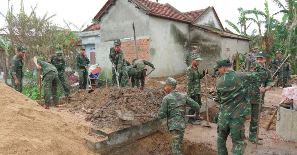 Bộ Chỉ huy quân sự thành phố Đà Nẵng đồng loạt triển khai thi công nhà hỗ trợ các hộ dân bị thiệt hại nặng do mưa lũ tại tỉnh Đắk Lắk.