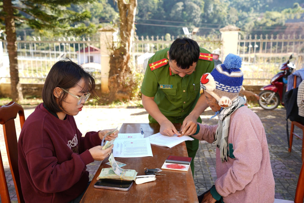 Hơn 178.000 người dân ở Quảng Ngãi được nhận quà Tết của Đảng, Nhà nước.