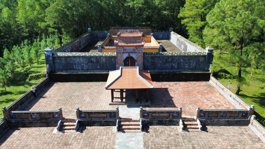 Căn nhà rường gỗ được xây dựng thuộc khu vực bảo vệ I (vùng lõi) của di tích.