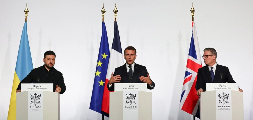 Tổng thống Ukraine Volodymyr Zelensky, Tổng thống Pháp Emmanuel Macron và Thủ tướng Anh Keir Starmer họp báo chung tại Paris ngày 6/1/2026. Ảnh: Reuters