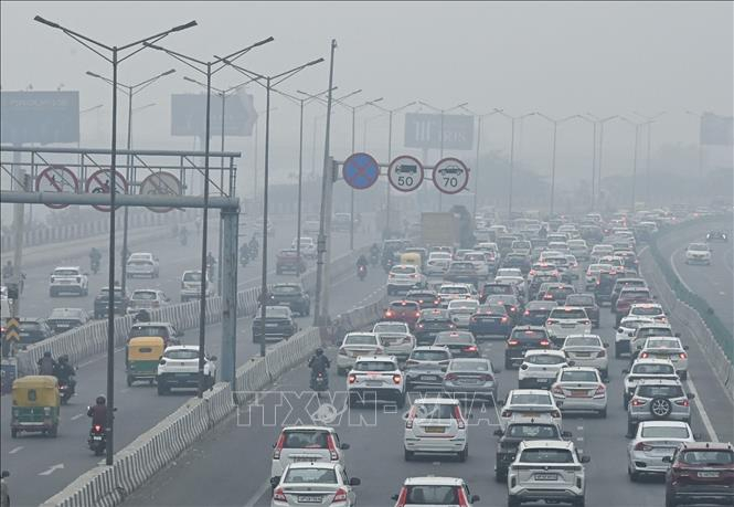 Sương mù ô nhiễm bao phủ bầu trời tại New Delhi, Ấn Độ, ngày 9/1/2026. Ảnh: ANI/TTXVN