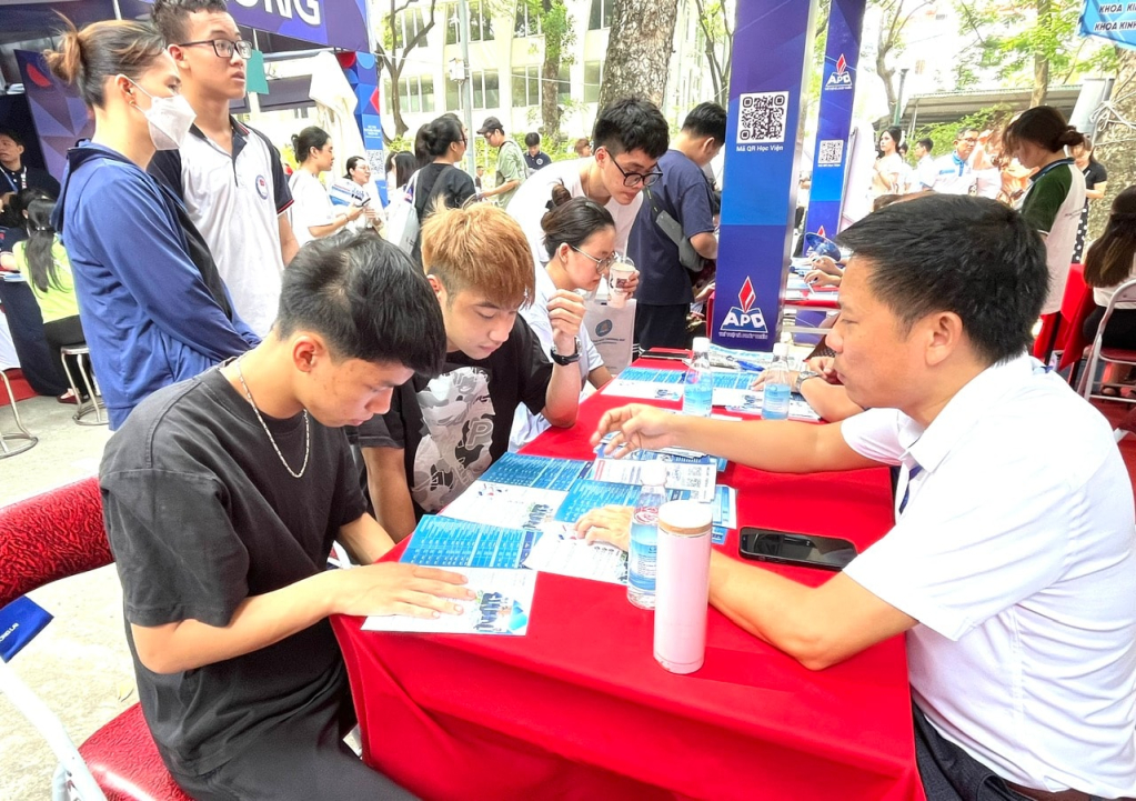 Mỗi thí sinh có thể chỉ được đăng ký tối đa 10 nguyện vọng xét tuyển đại học. Ảnh: Lê Nguyễn