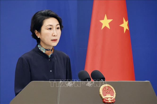 Người phát ngôn Bộ Ngoại giao Trung Quốc Mao Ninh phát biểu trong một cuộc họp báo ở Bắc Kinh. Ảnh tư liệu: Kyodo/TTXVN