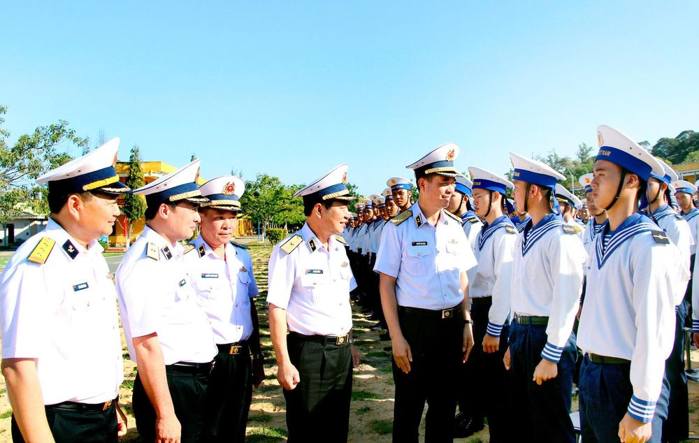 Phó Đô đốc Nguyễn An Phong động viên cán bộ, chiến sĩ Lữ đoàn 146