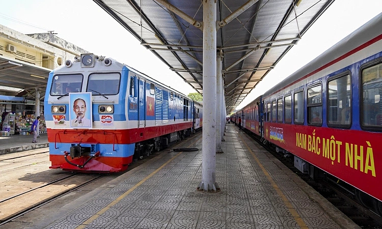 Tàu khách ở ga Đà Nẵng. Ảnh: Nguyễn Đông