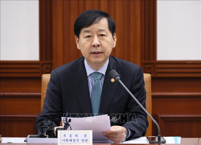 Bộ trưởng Tài chính Hàn Quốc Koo Yun Cheol.