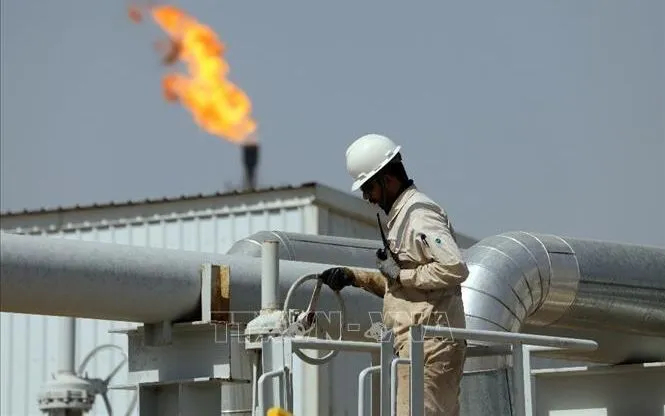 IEA dự báo thị trường dầu dư cung trong quý I.