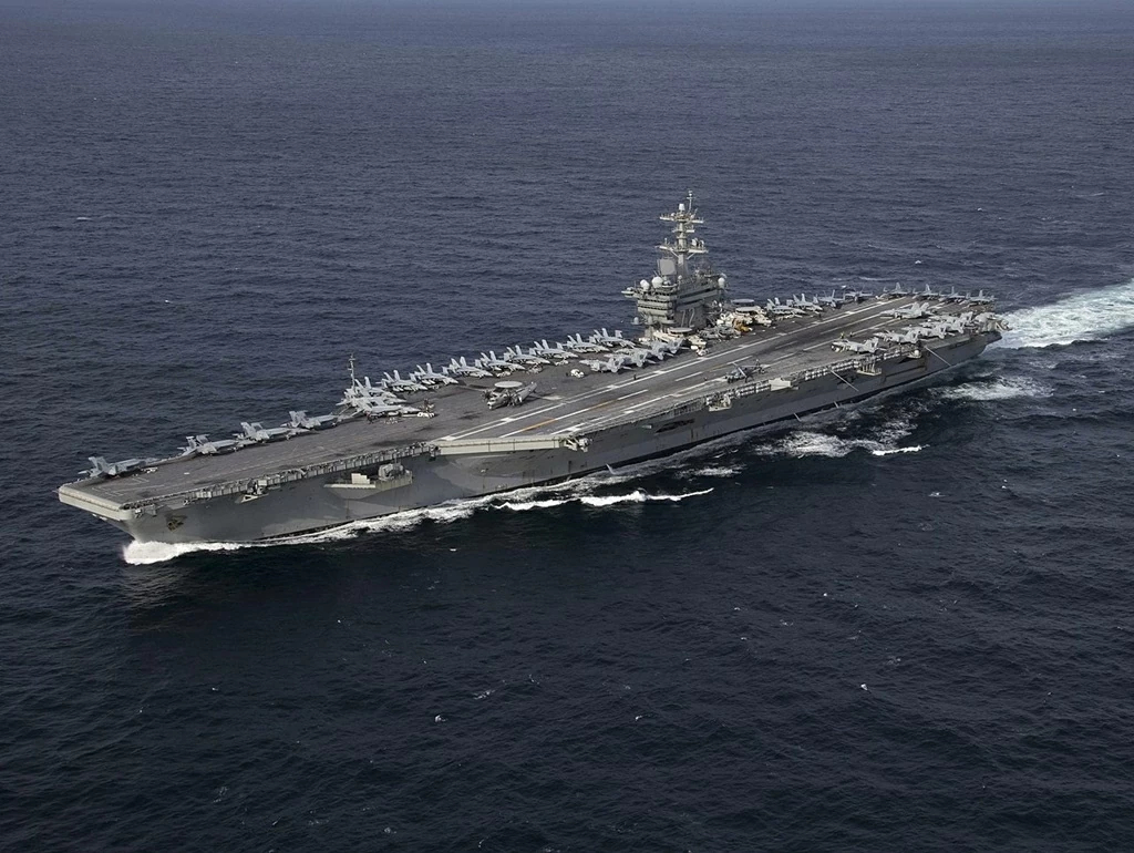 Tàu sân bay USS Abraham Lincoln chạy bằng năng lượng hạt nhân. Nguồn: wikipedia