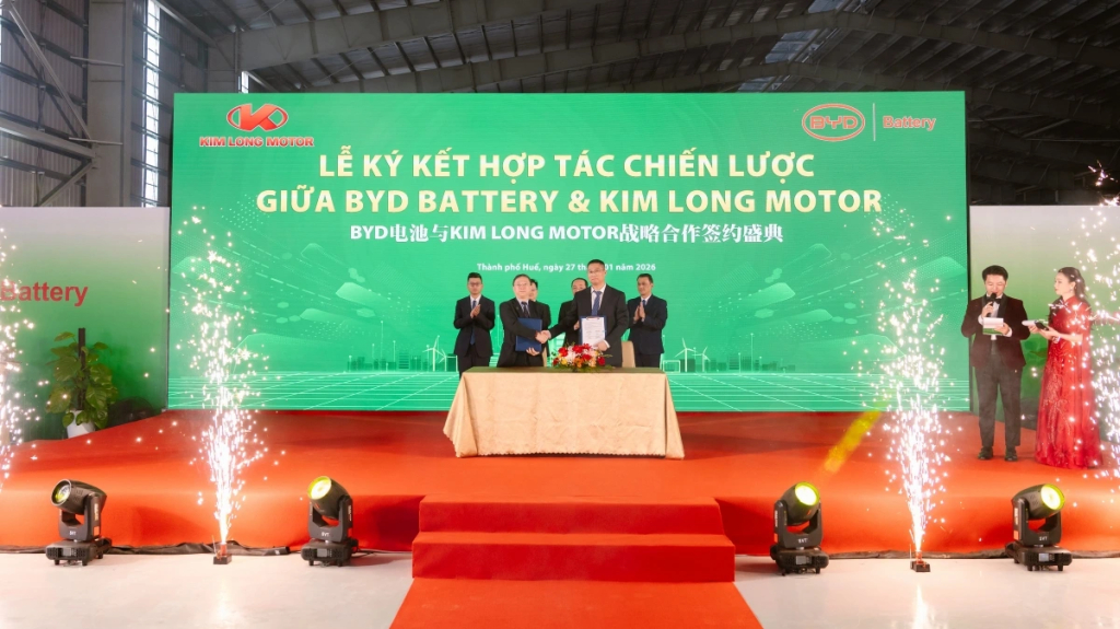 Lễ ký kết hợp tác chiến lược giữa Kim Long Motor với BYD Battery.