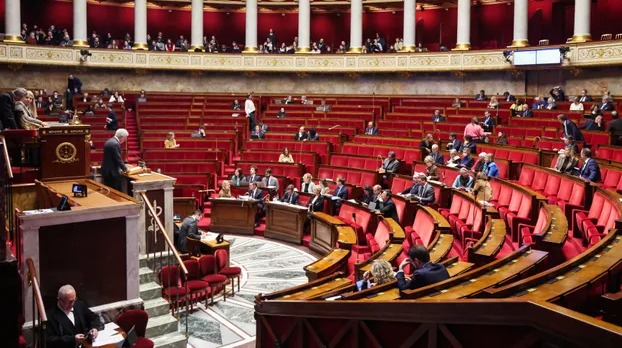 Hạ viện Pháp thông qua dự luật cấm trẻ em dùng mạng xã hội.