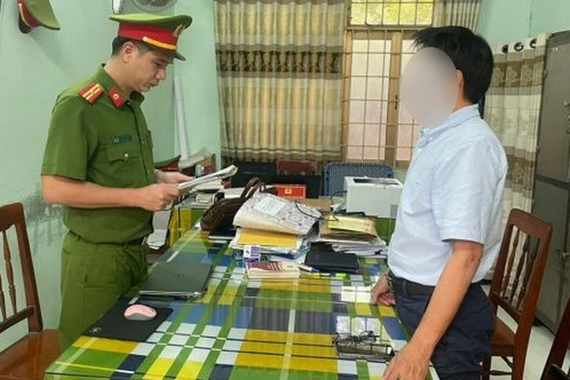 Ông N.H.N. bị khởi tố để điều tra tội Làm giả tài liệu của cơ quan, tổ chức. Ảnh: Công an Quảng Ngãi