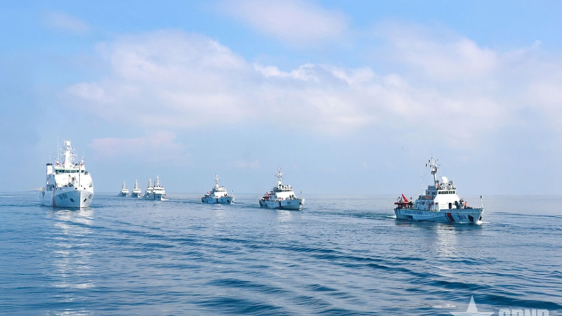 Những con t&agrave;u cảnh s&aacute;t biển đ&oacute;n năm mới xa đất liền