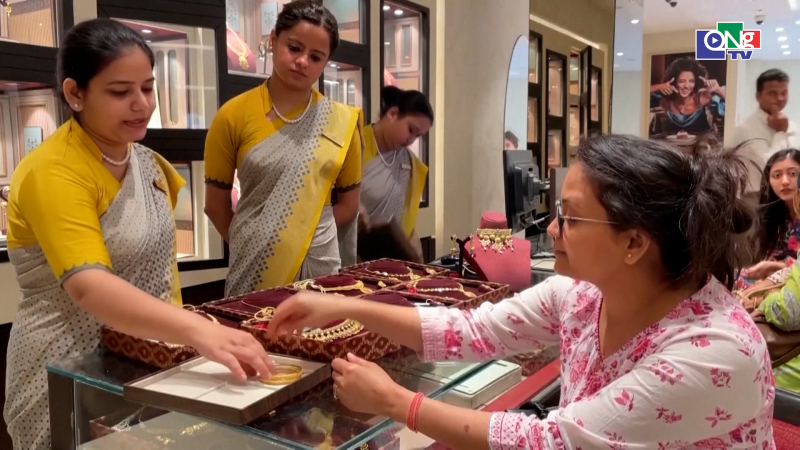 Thị trường v&agrave;ng, bạc kh&eacute;p lại năm 2025 với mức tăng kỷ lục