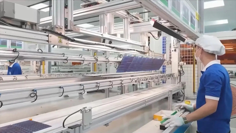 GDP Việt Nam tăng tr&ecirc;n 8%, nằm trong nh&oacute;m dẫn đầu ch&acirc;u &Aacute; 