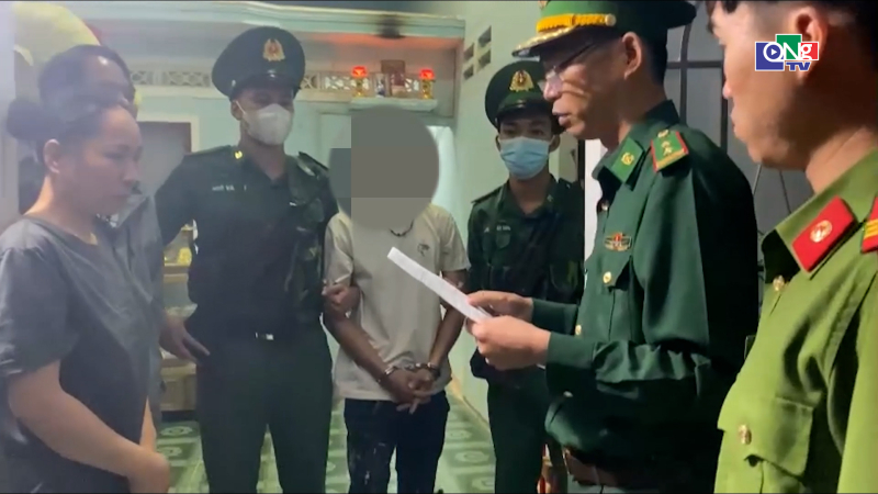 Bắt giữ người t&agrave;ng trữ chất cấm