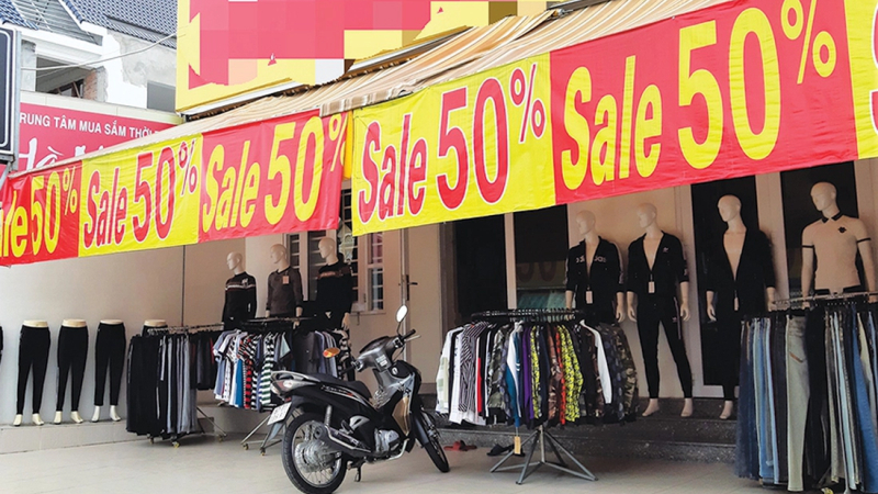 H&agrave;ng giảm gi&aacute; cuối năm: Giảm thật hay chi&ecirc;u tr&ograve;?