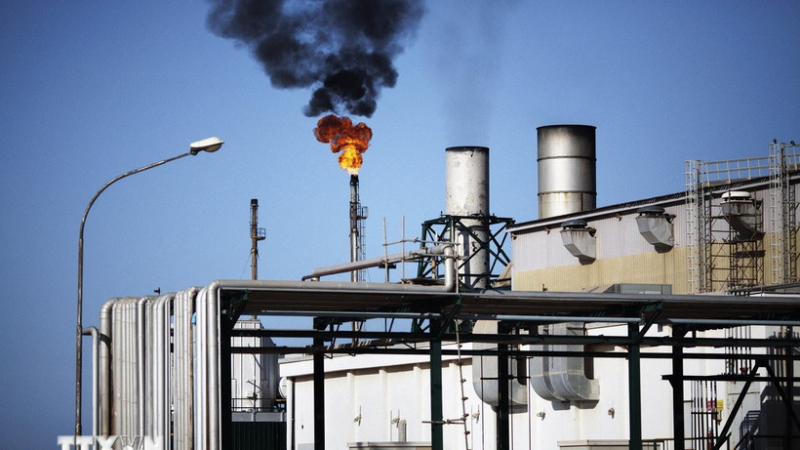 Gi&aacute; dầu sẽ giảm xuống dưới 60 USD/th&ugrave;ng trong năm 2026