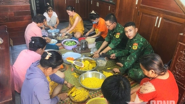 Đồn Bi&ecirc;n ph&ograve;ng Sa Huỳnh lan tỏa &ldquo;Bữa s&aacute;ng y&ecirc;u thương&rdquo;