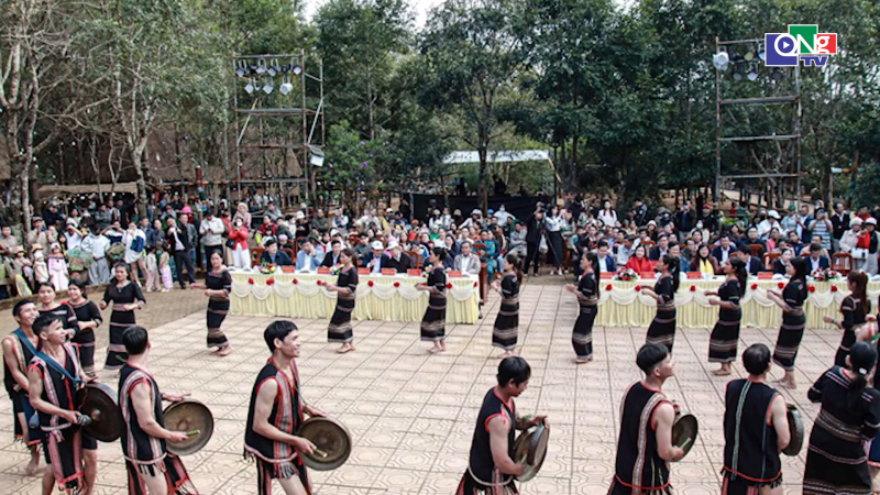 Du lịch Quảng Ng&atilde;i s&ocirc;i động dịp Tết Dương lịch