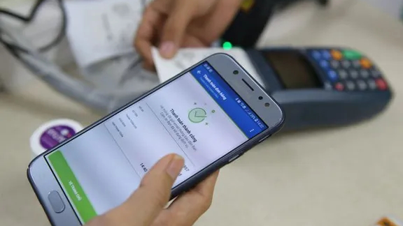 Thanh to&aacute;n kh&ocirc;ng tiền mặt b&ugrave;ng nổ, gi&aacute; trị gấp 26 lần GDP