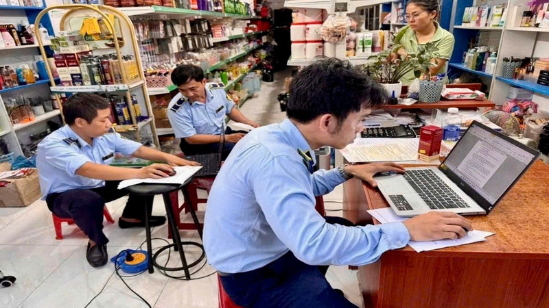 Quảng Ng&atilde;i tăng cường quản l&yacute; thị trường, bảo vệ người ti&ecirc;u d&ugrave;ng