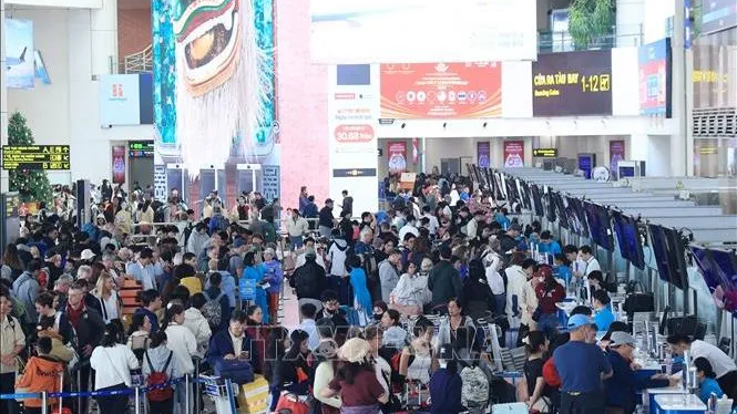 Ng&agrave;y cuối kỳ nghỉ, s&acirc;n bay Nội B&agrave;i lập đỉnh đ&oacute;n kh&aacute;ch quốc tế