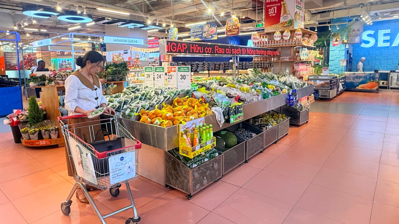 B&aacute;n lẻ h&agrave;ng h&oacute;a v&agrave; ti&ecirc;u d&ugrave;ng vượt mốc 7 triệu tỷ đồng năm 2025