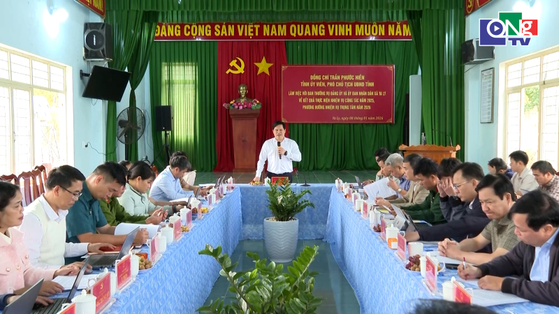 Ph&oacute; Chủ tịch UBND tỉnh Trần Phước Hiền l&agrave;m việc tại x&atilde; Ya Ly