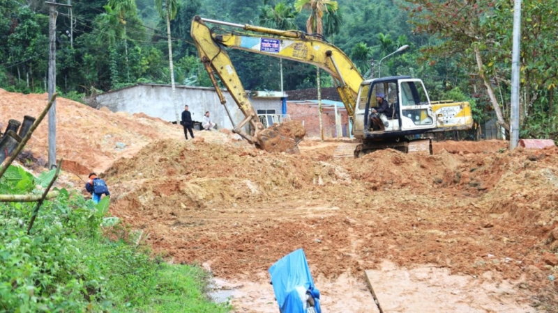 X&atilde; miền n&uacute;i T&acirc;y Tr&agrave; (Quảng Ng&atilde;i) khắc phục sạt lở n&uacute;i