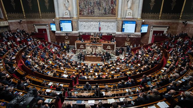 Ph&aacute;p chuẩn bị cho khả năng giải t&aacute;n quốc hội