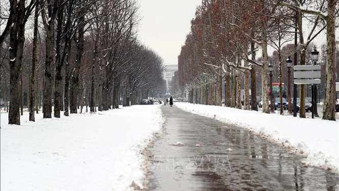 Du lịch m&ugrave;a đ&ocirc;ng nước Ph&aacute;p khởi sắc nhờ tuyết rơi d&agrave;y