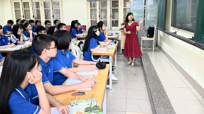 Dạy học 2 buổi/ng&agrave;y ở nhiều nơi c&ograve;n vướng