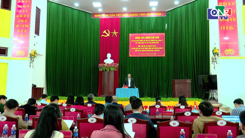 Trưởng Ban Quản l&yacute; Khu kinh tế Dung Quất v&agrave; c&aacute;c khu c&ocirc;ng nghiệp l&agrave;m việc tại x&atilde; Bờ Y