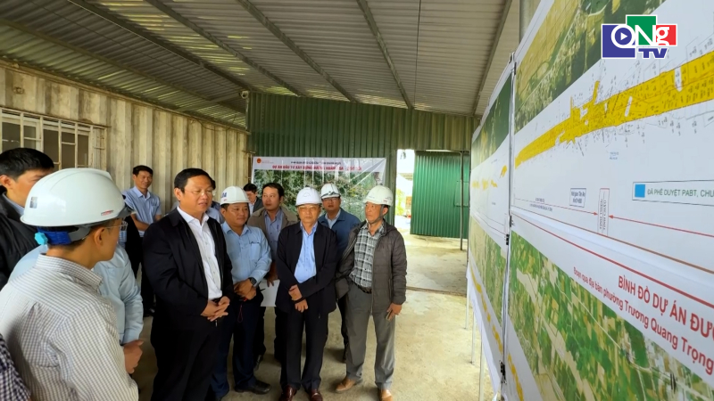 Đẩy nhanh thi c&ocirc;ng dự &aacute;n đường Ho&agrave;ng Sa - Dốc Sỏi