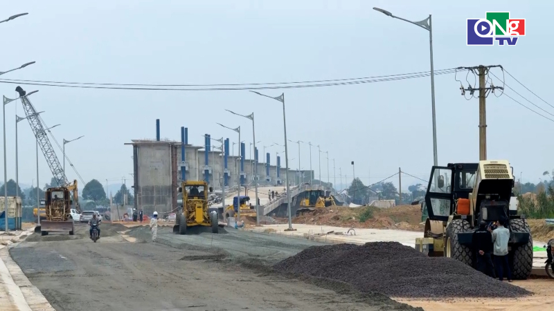 Th&ocirc;ng xe qua đập d&acirc;ng hạ lưu s&ocirc;ng Tr&agrave; Kh&uacute;c trước Tết B&iacute;nh Ngọ