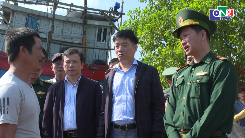 Kịp thời hỗ trợ ngư d&acirc;n khắc phục thiệt hại ch&aacute;y t&agrave;u