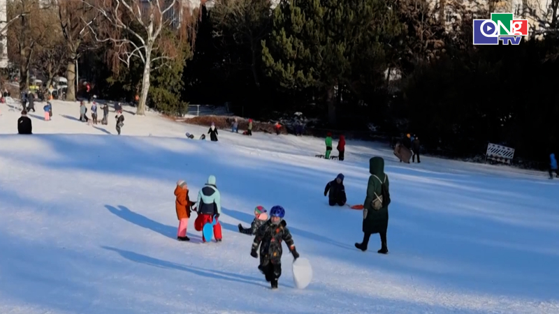 Những ng&agrave;y đ&ocirc;ng tr&agrave;n ngập năng lượng sống tại Berlin, Đức