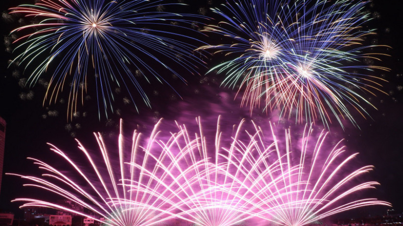 Gần 10.000 quả ph&aacute;o hoa nghệ thuật thắp s&aacute;ng Thủ đ&ocirc; mừng Đại hội Đảng XIV