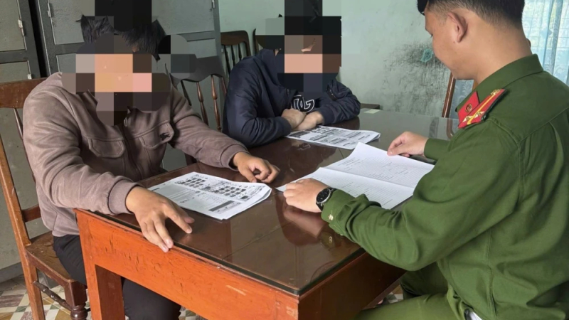 Hai thanh thiếu ni&ecirc;n c&aacute; cược trực tuyến 1,3 tỷ đồng