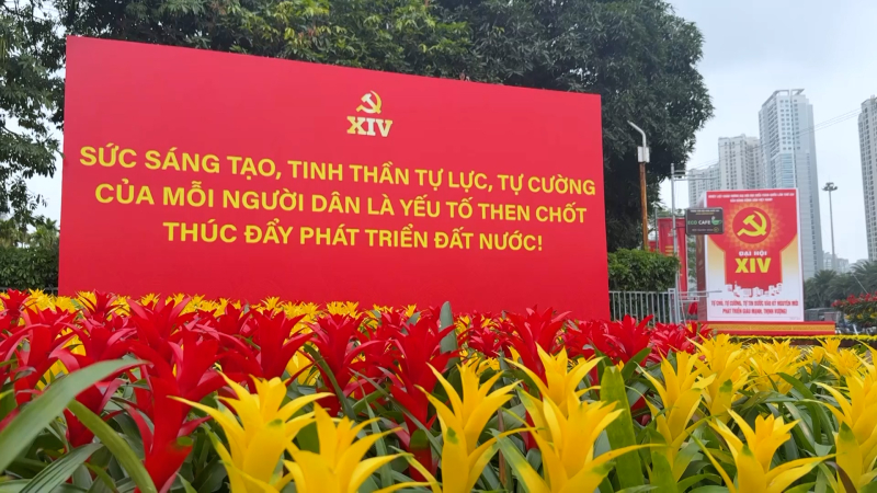 H&agrave; Nội rợp b&oacute;ng cờ hoa ch&agrave;o mừng Đại hội XIV của Đảng