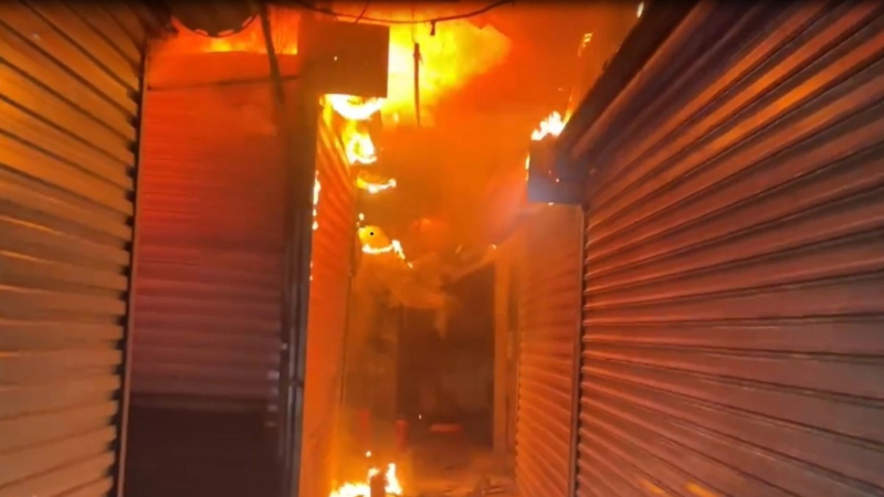 Ch&aacute;y chợ ở Quảng Ng&atilde;i 