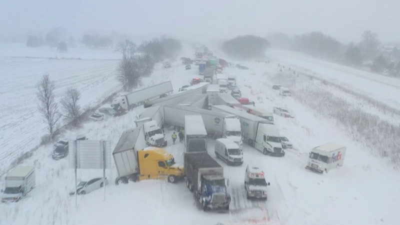 B&atilde;o tuyết g&acirc;y tai nạn li&ecirc;n ho&agrave;n tại Mỹ