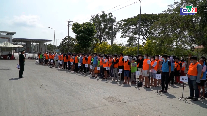 Tiếp nhận hơn 160 c&ocirc;ng d&acirc;n Việt Nam do Campuchia trao trả