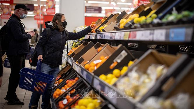 Lạm ph&aacute;t tại Anh tăng cao hơn dự kiến